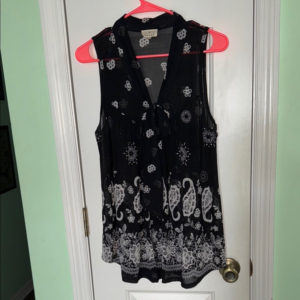Ember Black & White Paisley Sheer Sleeveless V Neck Tie Front Top Size Medium